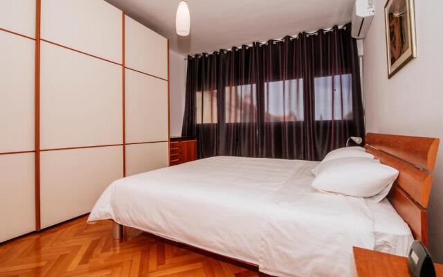 Marina Bay Apartment