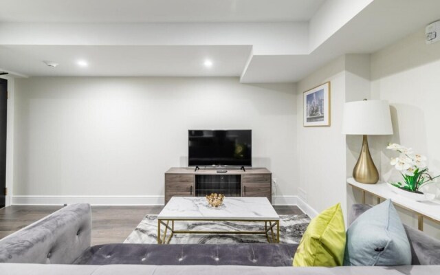Rideau Comfort 2BD 1BA Apartment Free Parking