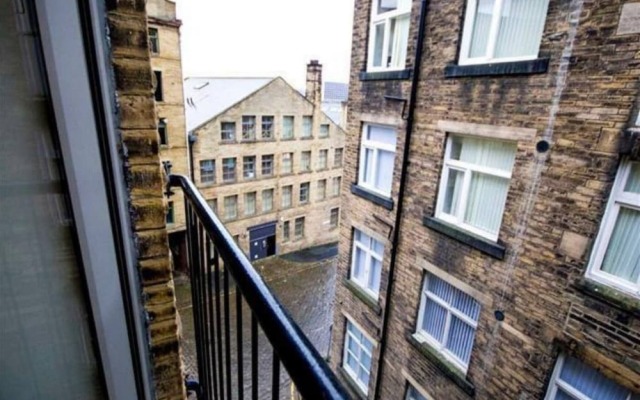 Stayzo Self Catering Accommodation 3 -bradford UK