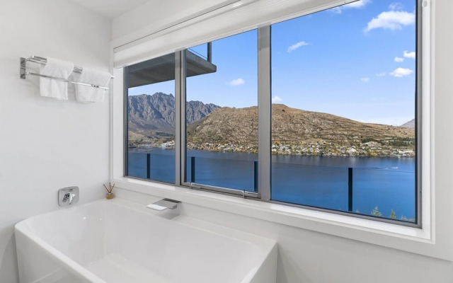 Modern Alpine Living Spectacular View