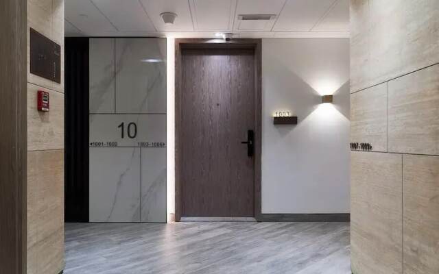 New apt in Dubai Marina with balcony