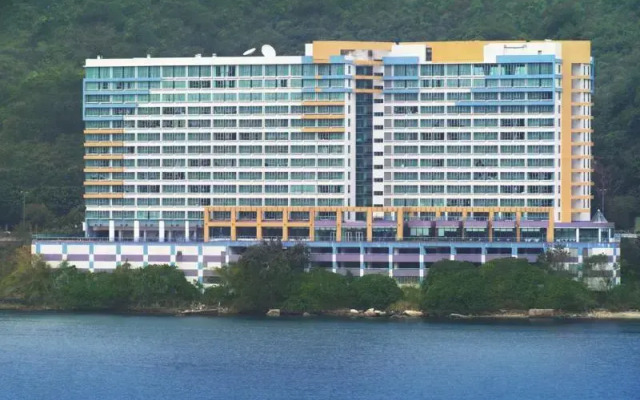 Commune Castle Peak