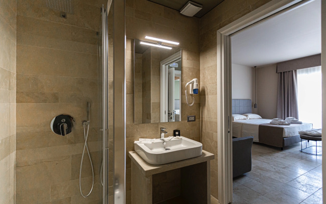 Charme Simon Bolivar