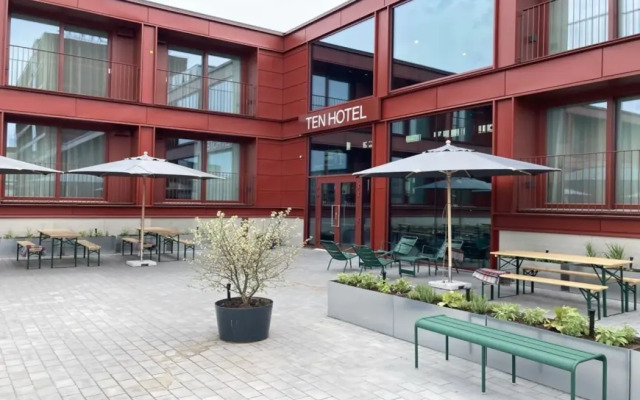 Ten Hotel