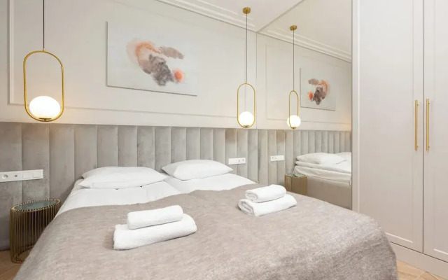 Mennica Azurite by Renters Prestige
