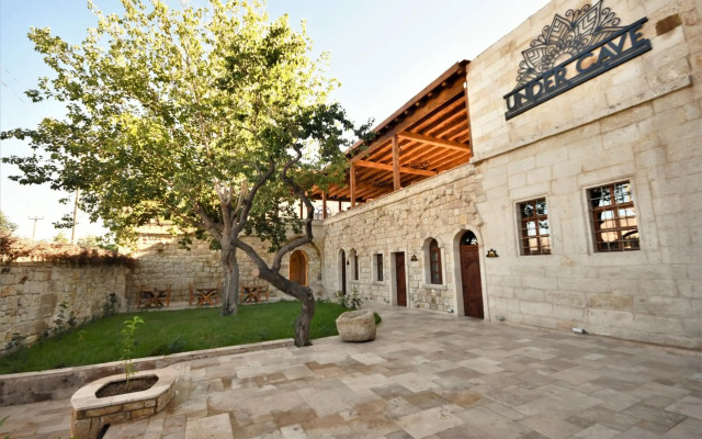 Under Cave Hotel