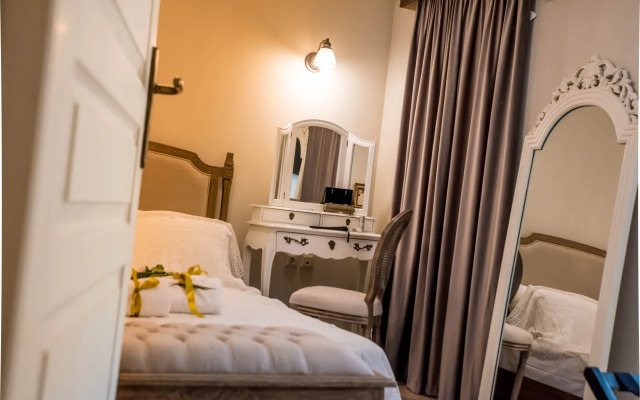 Kyria Boutique House