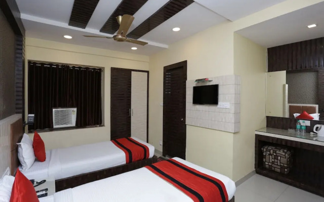 OYO 9818 Hotel Diamond Plaza