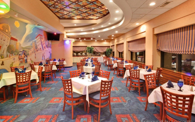 Holiday Inn Hotel & Suites Warren by IHG