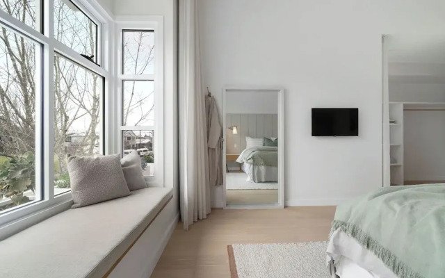 Rubus Residences, Berry - by Linnaeus Collection