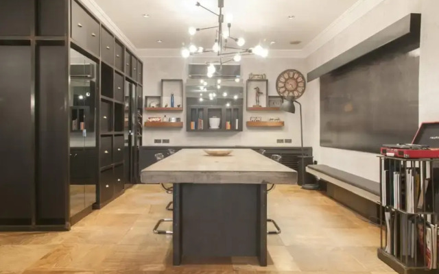 Charming Flat 450 m to City s Mall in Tesvikiye