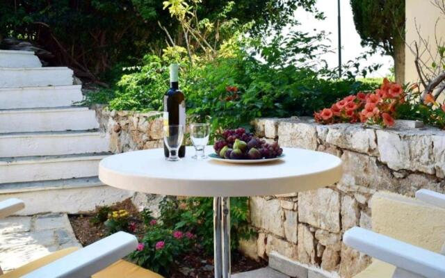 Studio Agia Marina Koropi