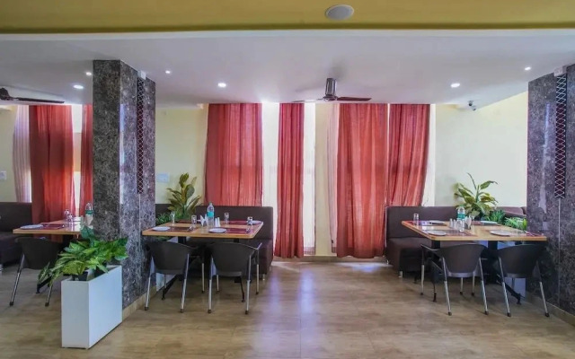 Chairmen's Hotel By OYO Rooms