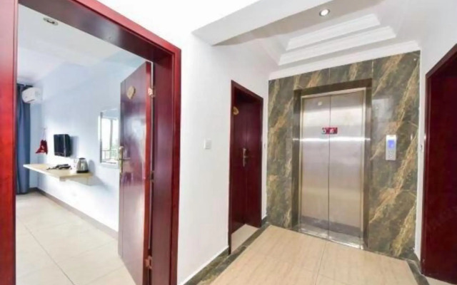 Chuxiong Dongbao Hotel