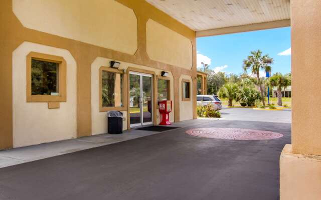 Super 8 by Wyndham Darien