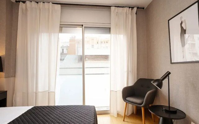 Modern Apartment Near Pl Espa a