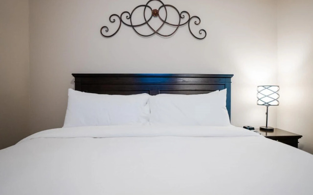 1 Bedroom Lake View Villa - Unit 606