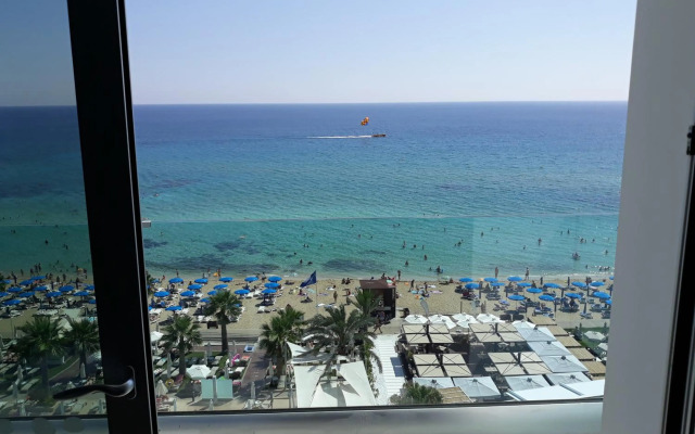 Vrissaki Beach Hotel