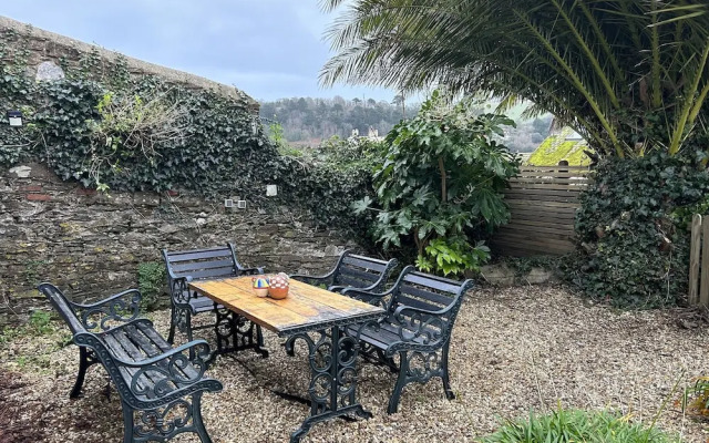 Secret Garden, 34C Clarence Street