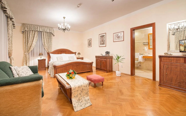 Boutique Hotel Constans