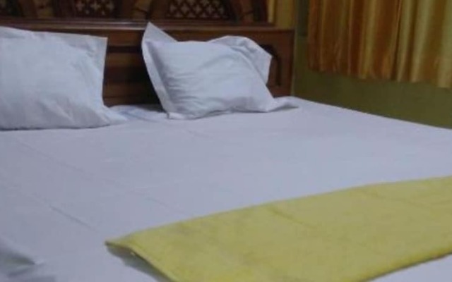 Goroomgo K.S.N. Paying Guest House Varanasi