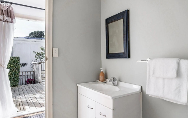 Kowhai Cottage & Studio