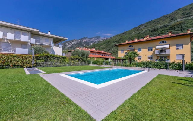 Torbole Relax, Pool & Balcony Apartment 2