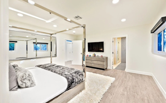 Beverly Hills Luxury Modern Palace