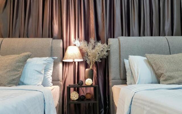 Puchong Setiawalk 8-12 pax 5min LRT Cozy Apartment