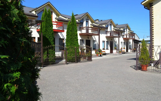 Townhouse Park & House