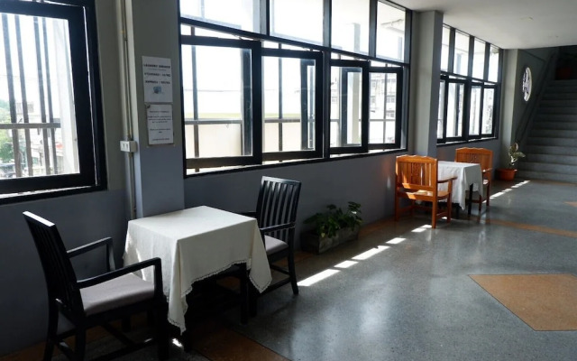 Leisure Hostel