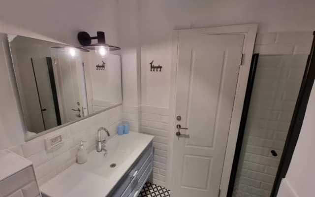 Beautiful 2-Bedroom Sea-View apartment