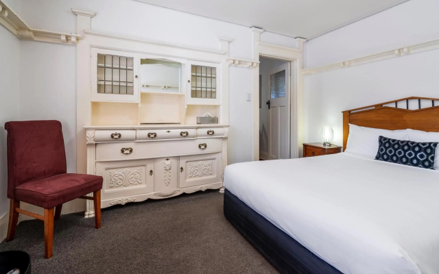 Graham Apartments – Guest Rooms – New Town