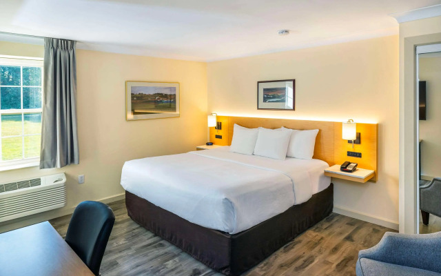 Quality Inn & Suites Garden of the Gulf
