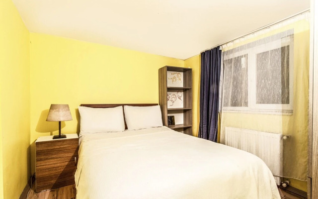 Cozy Home With Backyard in Sisli