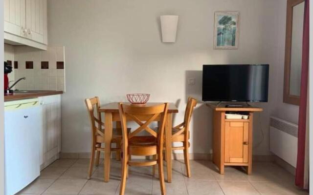Studio Lumineux Idealement Situe (Golf Et Plage).