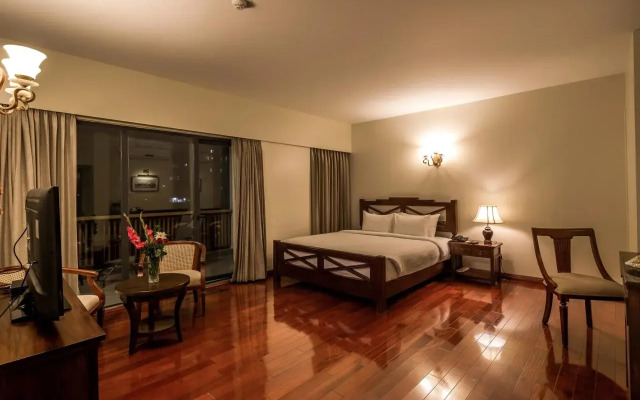 The Colonial Residence & Suites