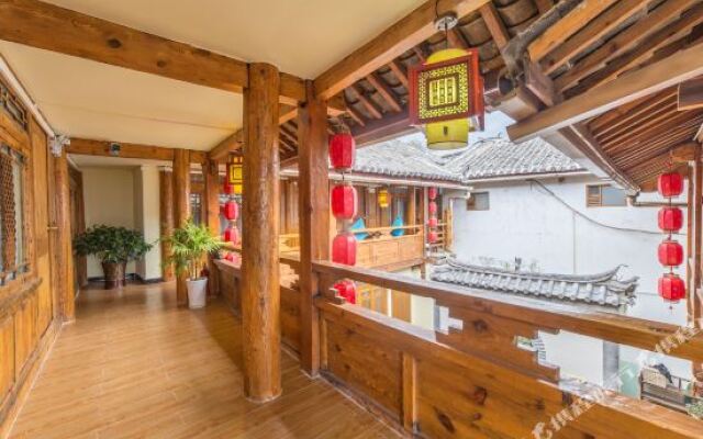Three Bears Panoramic Beauty Su (Lijiang Ancient City Sifang Street Branch)