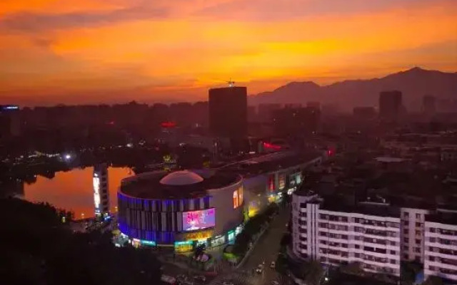 Qingyuan My Apartment (Zhongshan Park Century Hui Branch)