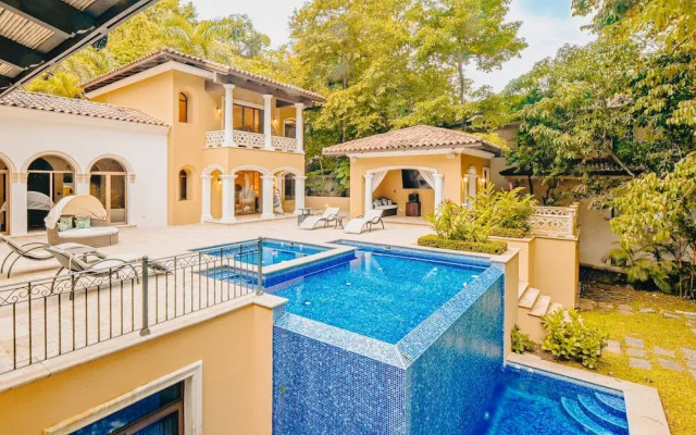 CR Luxury Casa Zafiro 7 Bdrm