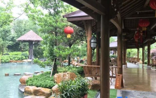 Wan Xiang Hot Spring Malong Courtyard