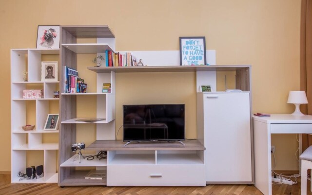 FM Deluxe 2-BDR Apartment - Sunshine