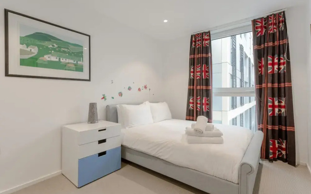 Modern 3 Bedroom Top Floor Apartment