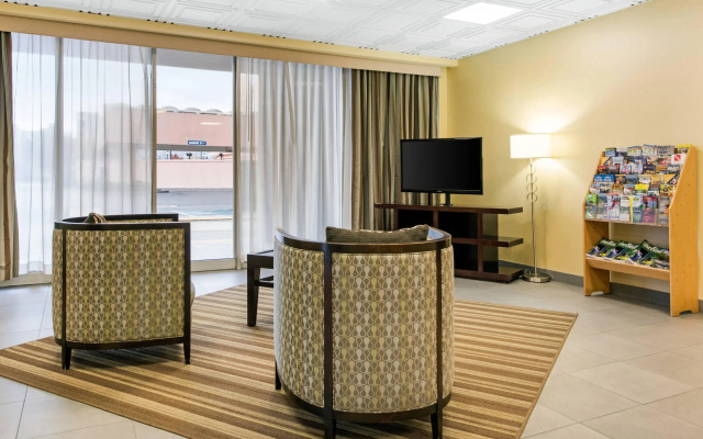 Quality Inn & Suites Charleston - Civic Center