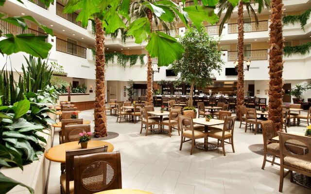 Embassy Suites La Quinta Hotel & Spa