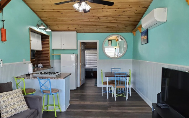 Nautical That One Apartment Near City Attractions by Redawning