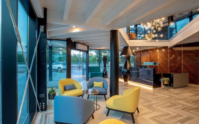 Ross Lake House Hotel