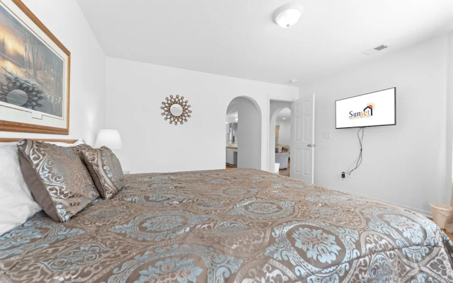 Carefree Getaways 2 Bedroom Condo by RedAwning