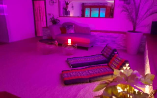 Suite room jacuzzi sauna privatif illimité Clisson