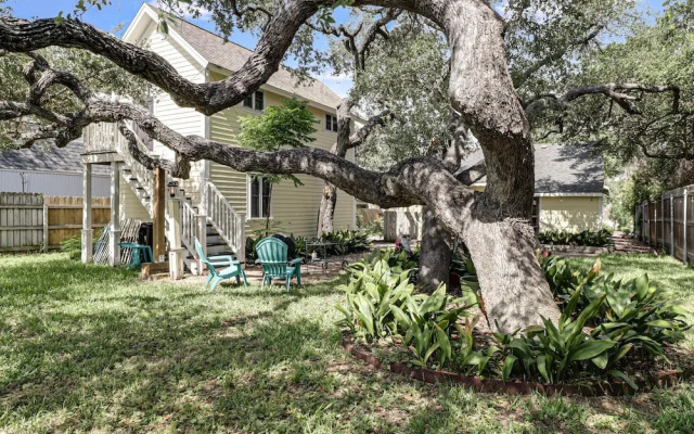 Rockport Treehouse 1 Bedroom Home